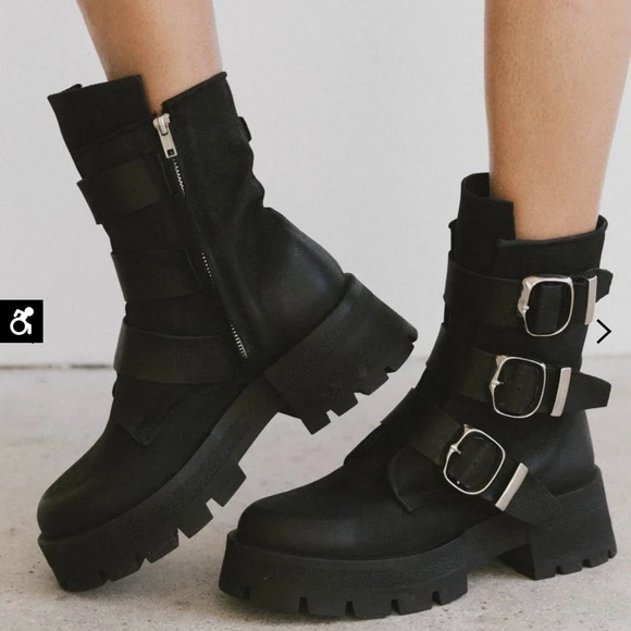 Steve Madden Shoes - Steve Madden Roland Boots Combat Size 11 Black Side Zipper Triple Buckle Edgy